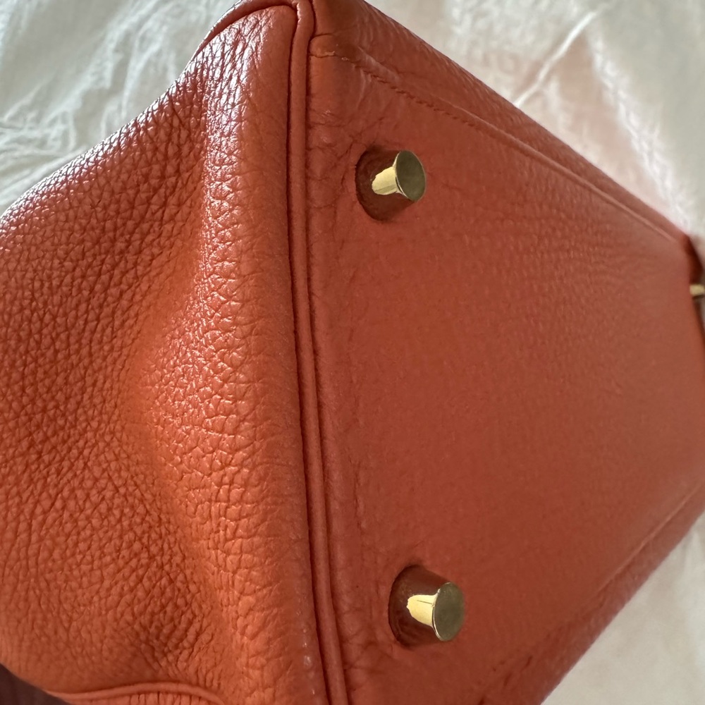 Hermes Orange Kelly 32 with Gold Hardware and shoulder strap (authentic) - Picture 10 of 12